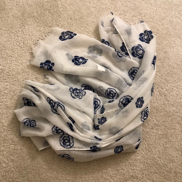 Scarf - Picture 2 of 3